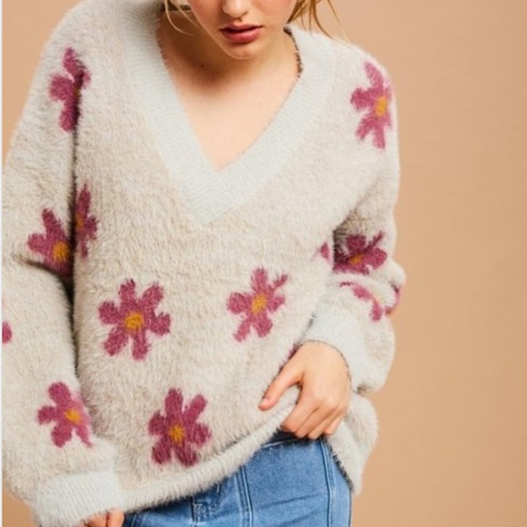 HP! New Soft fuzzy fur cozy floral  sweater - Picture 5 of 6